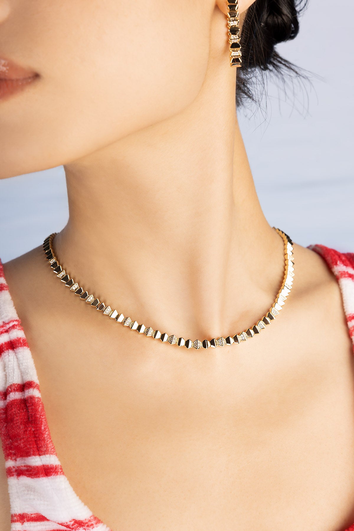 02-YC8487OX-APM-Monaco-Necklace-Worn
