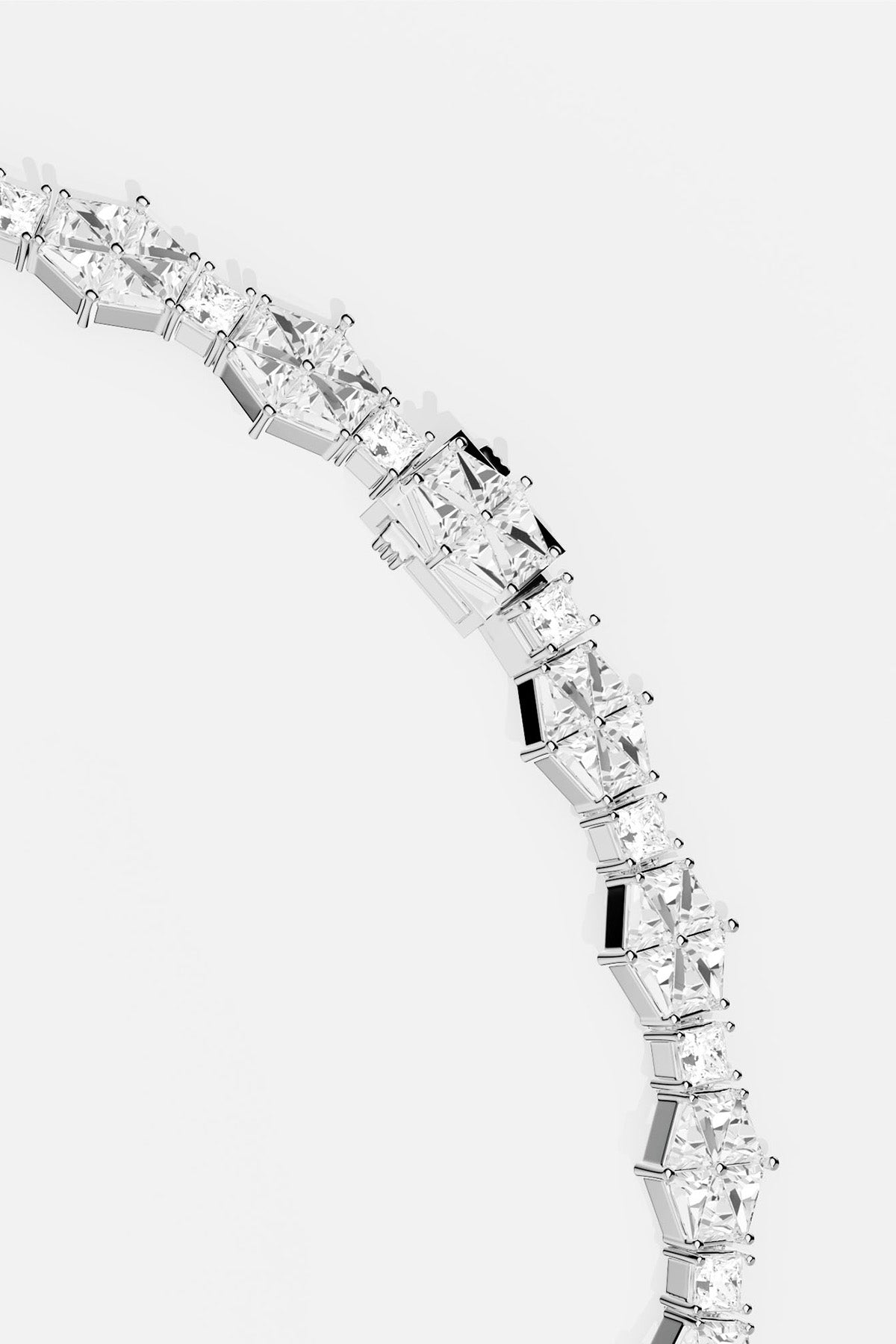 APM Monaco bracelet in rhodium finish, a luminous line of modern brilliance.