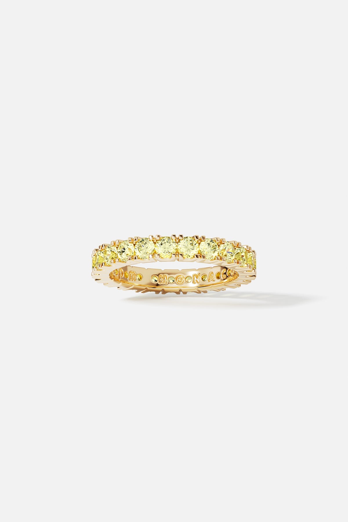 Rings APM Monaco pavé ring in yellow gold featuring yellow stones set in a delicate pavé design.