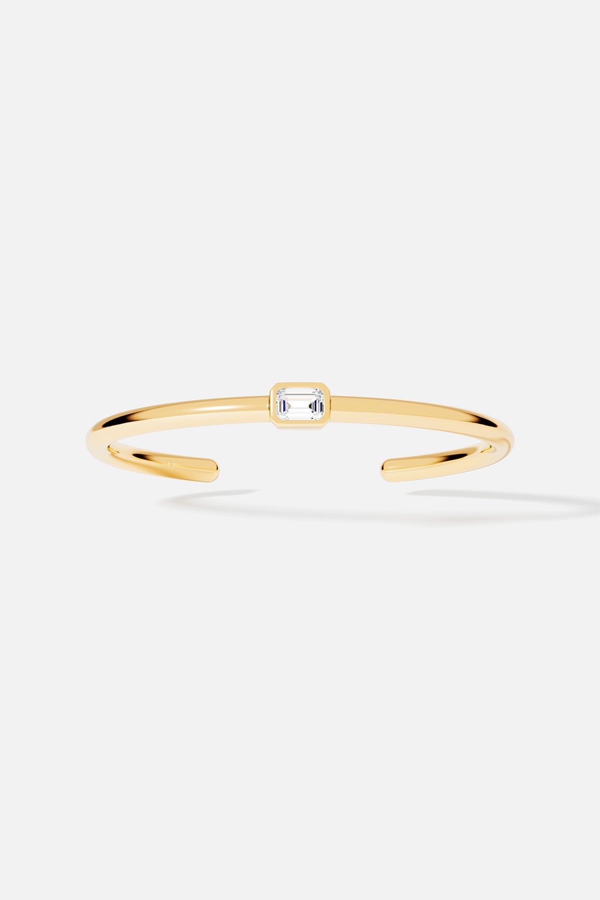 Bracelets APM Monaco: yellow gold slim bangle with a rectangular center stone.