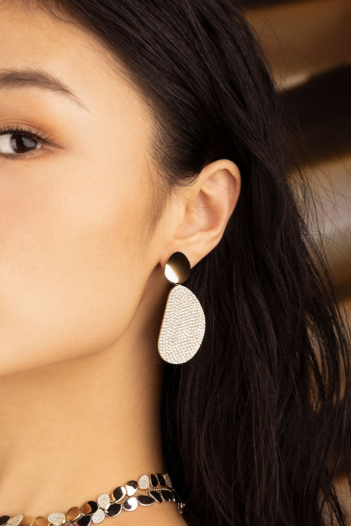 Earrings APM Monaco: yellow gold-tone galet-style with a small circular hoop and a larger pebble-shaped pendant.