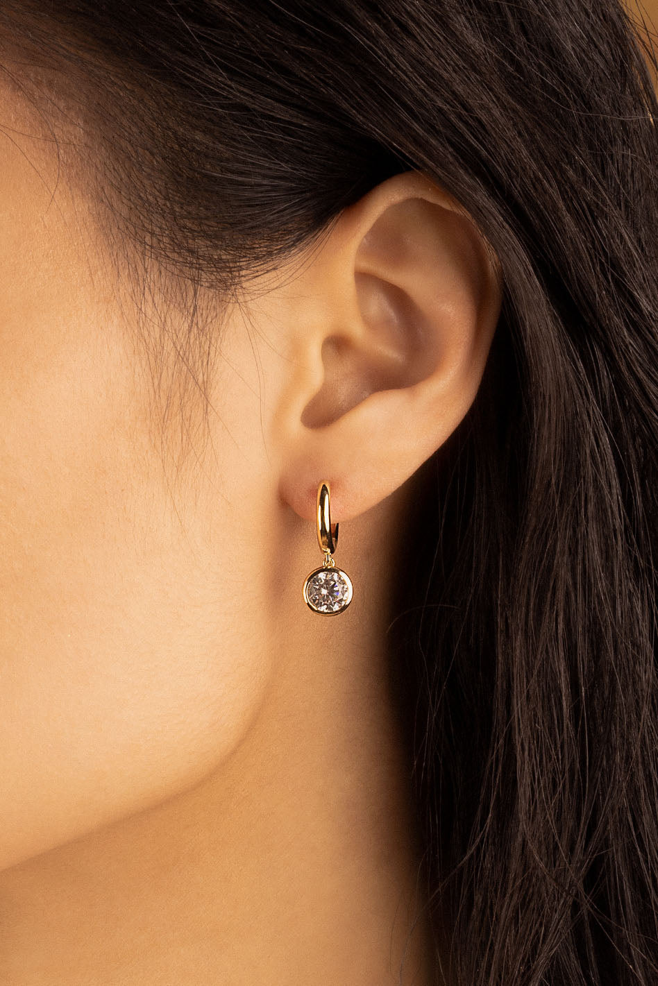 Earrings APM Monaco, yellow gold eclat hoop.