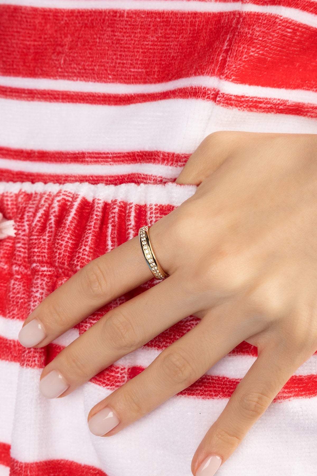 02-Y24352OX-APM-Monaco-Riviera-Ring-Worn