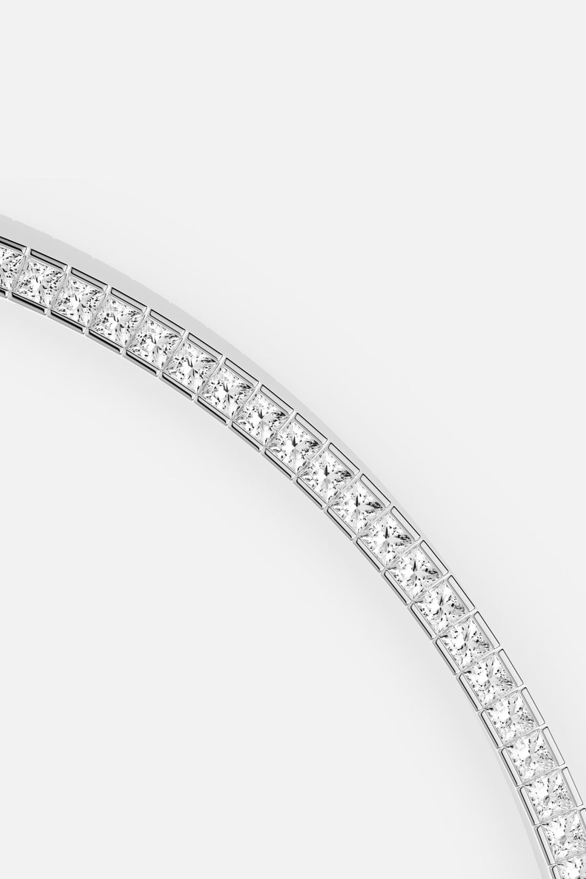 APM tennis bracelet in rhodium finish, a luminous line of quiet elegance.