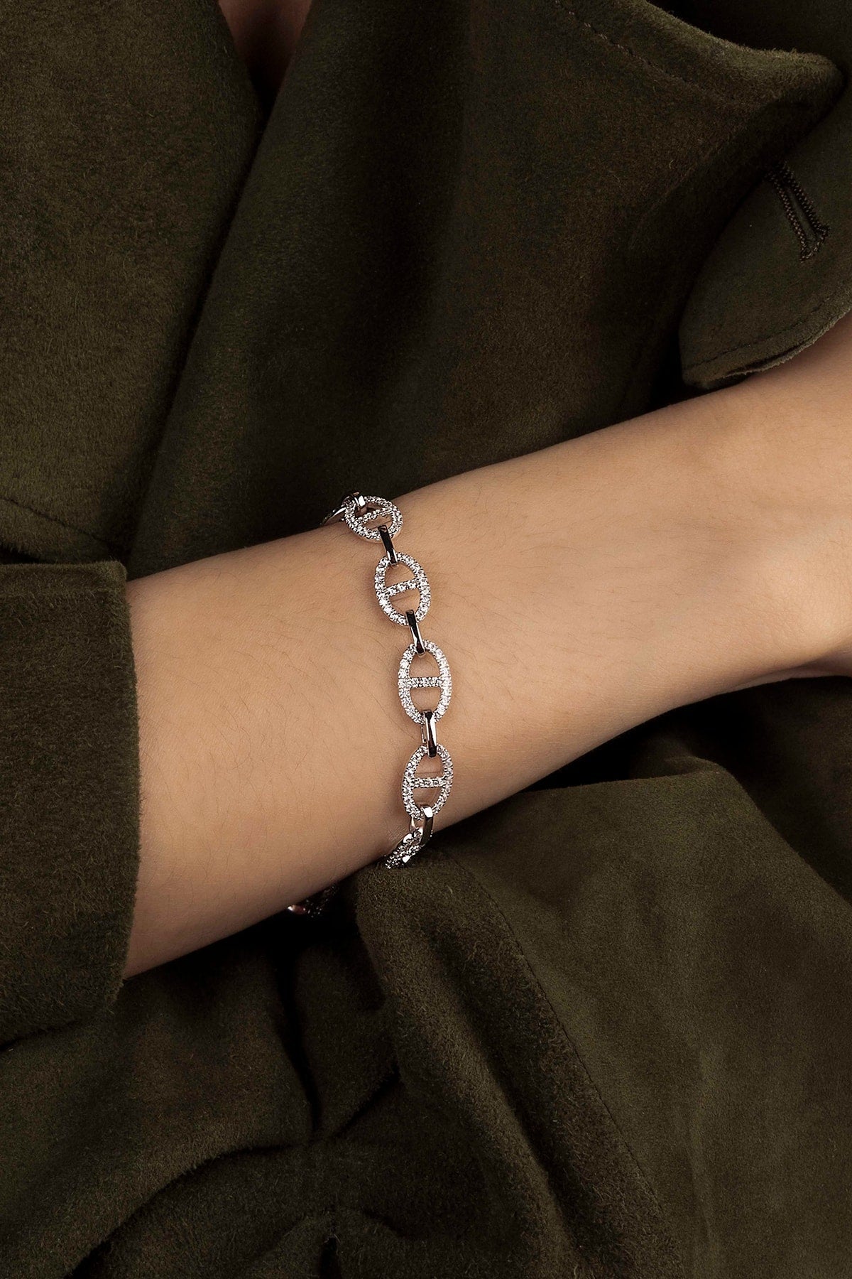 Bracelets APM Monaco maille marine chain bracelet in silver with a linked chain design.